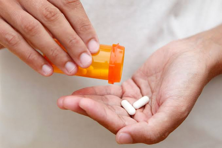 a photo showing pain killers for tooth abscess